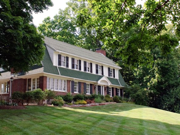 houzez white home with garden