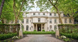 Villa in Green for Sale