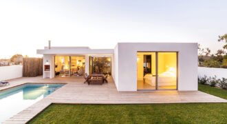 Gorgeus Villa On Lake